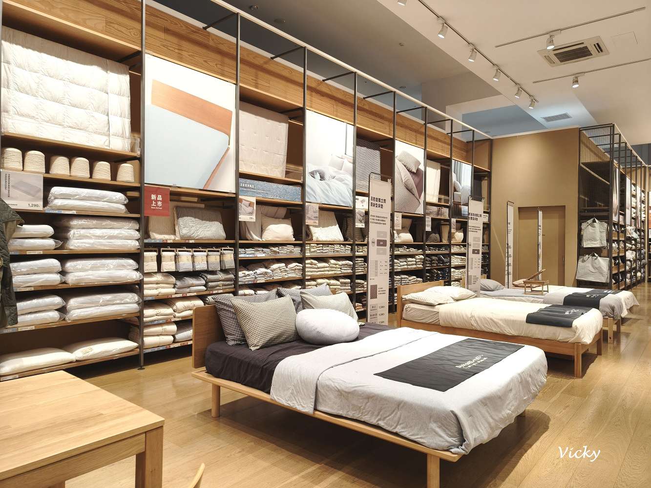 高雄岡山景點推薦︱MUJI 無印良品 岡山門巿：全台首間獨立路面店！獨家台灣瀕危動物玻璃杯、超大在地小市集與質感咖啡廳