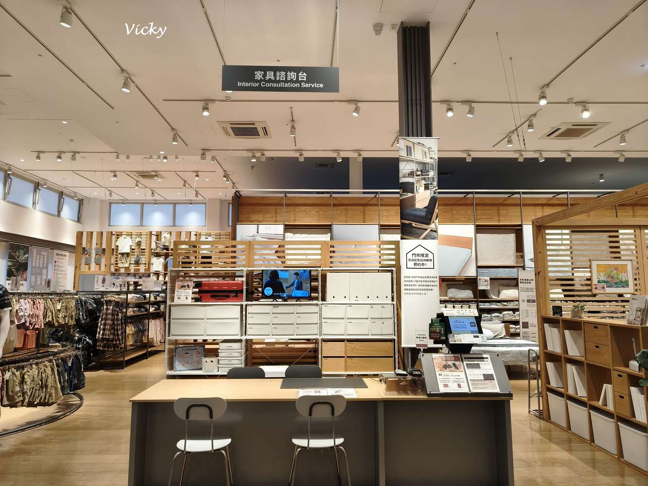 高雄岡山景點推薦︱MUJI 無印良品 岡山門巿：全台首間獨立路面店！獨家台灣瀕危動物玻璃杯、超大在地小市集與質感咖啡廳