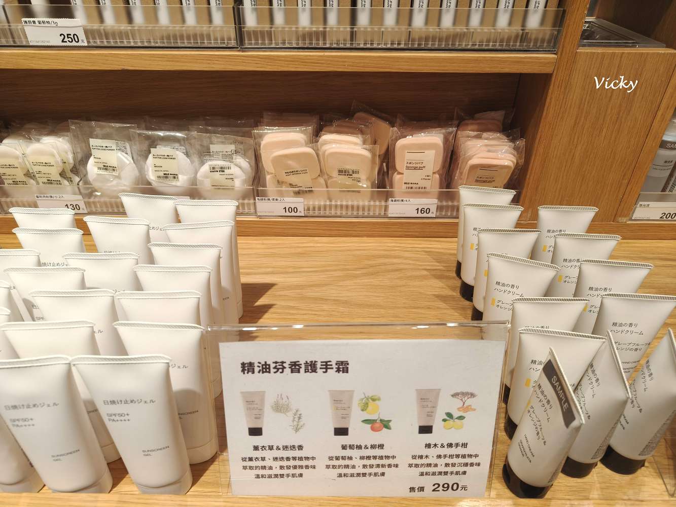 高雄岡山景點推薦︱MUJI 無印良品 岡山門巿：全台首間獨立路面店！獨家台灣瀕危動物玻璃杯、超大在地小市集與質感咖啡廳