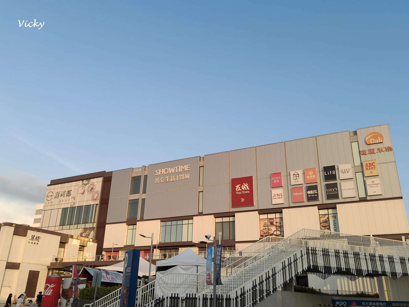 高雄岡山景點推薦︱MUJI 無印良品 岡山門巿：全台首間獨立路面店！獨家台灣瀕危動物玻璃杯、超大在地小市集與質感咖啡廳