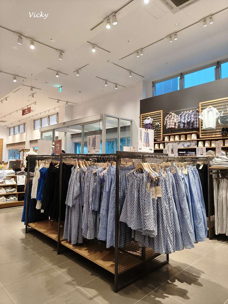 高雄岡山景點推薦︱MUJI 無印良品 岡山門巿：全台首間獨立路面店！獨家台灣瀕危動物玻璃杯、超大在地小市集與質感咖啡廳