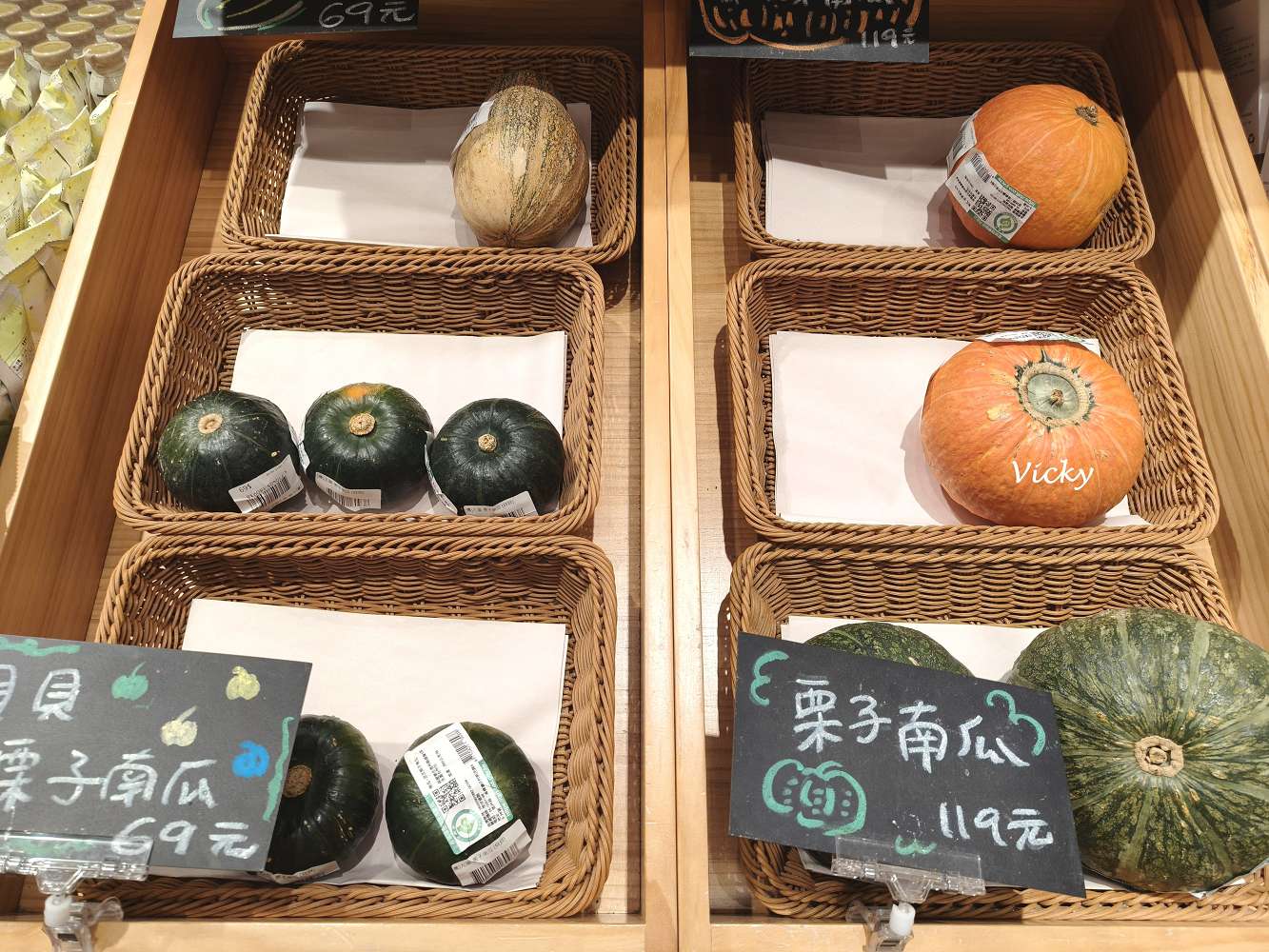 高雄岡山景點推薦︱MUJI 無印良品 岡山門巿：全台首間獨立路面店！獨家台灣瀕危動物玻璃杯、超大在地小市集與質感咖啡廳