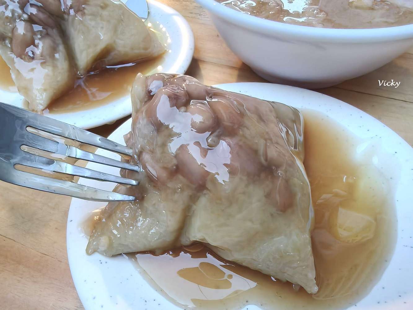 台南美食︱沙淘宮前鄭家菜粽：中西區老饕必吃傳統早餐，大樹下品嚐糯米與花生香的在地時光