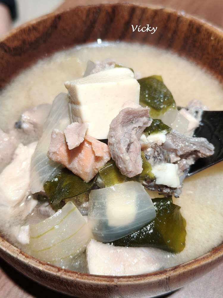 台南美食｜穆木 臺灣魚生魚片：極致鮮甜庫克山帝王鮭與驚喜烤魚頭，隱藏版小店用餐真實心得！