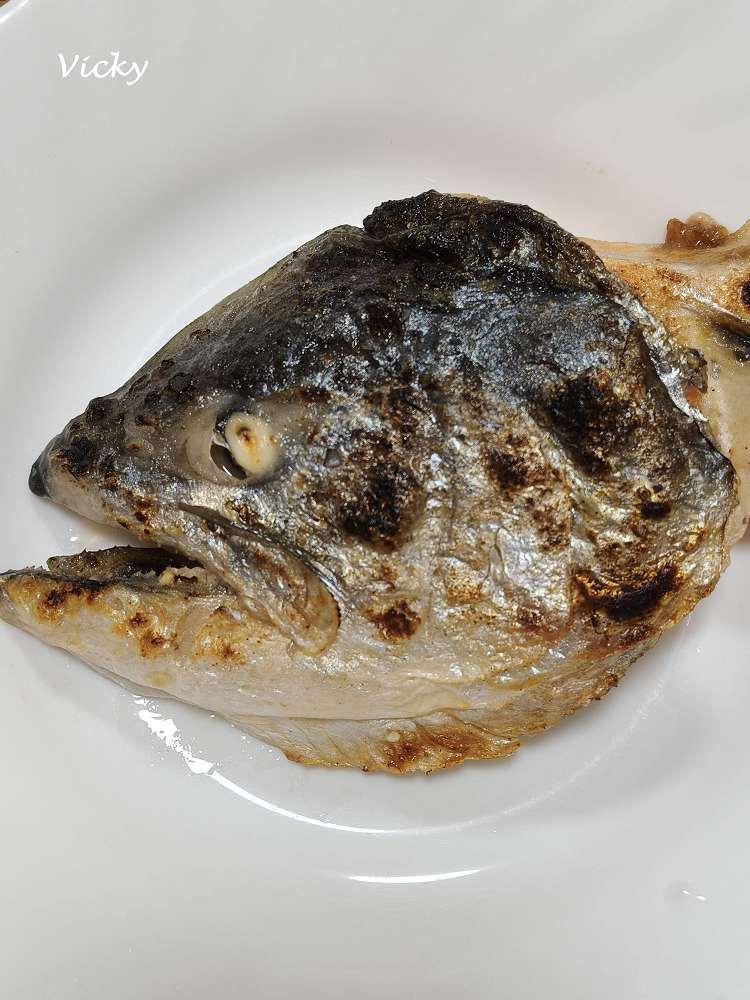 台南美食｜穆木 臺灣魚生魚片：極致鮮甜庫克山帝王鮭與驚喜烤魚頭，隱藏版小店用餐真實心得！