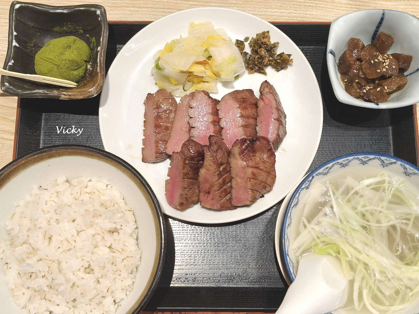 熊本美食︱利久牛舌櫻町熊本店！一家四口爆吃頂級「極厚切牛舌定食」，價格換算超划算！
