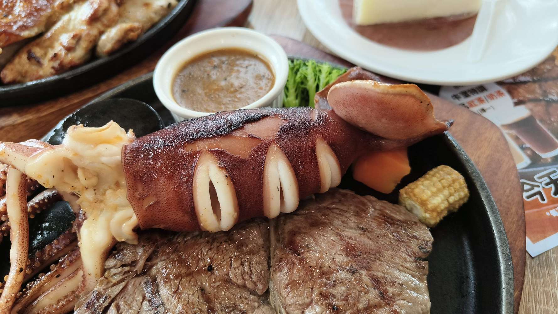 台南吃到飽︱牛室炙燒牛排 BEEFHOUSE 台南海安店:精饌排餐+超狂百匯 Buffet 吃到飽! 台南吃到飽︱牛室炙燒牛排 BEEFHOUSE 台南海安店:精饌排餐+超狂百匯 Buffet 吃到飽!