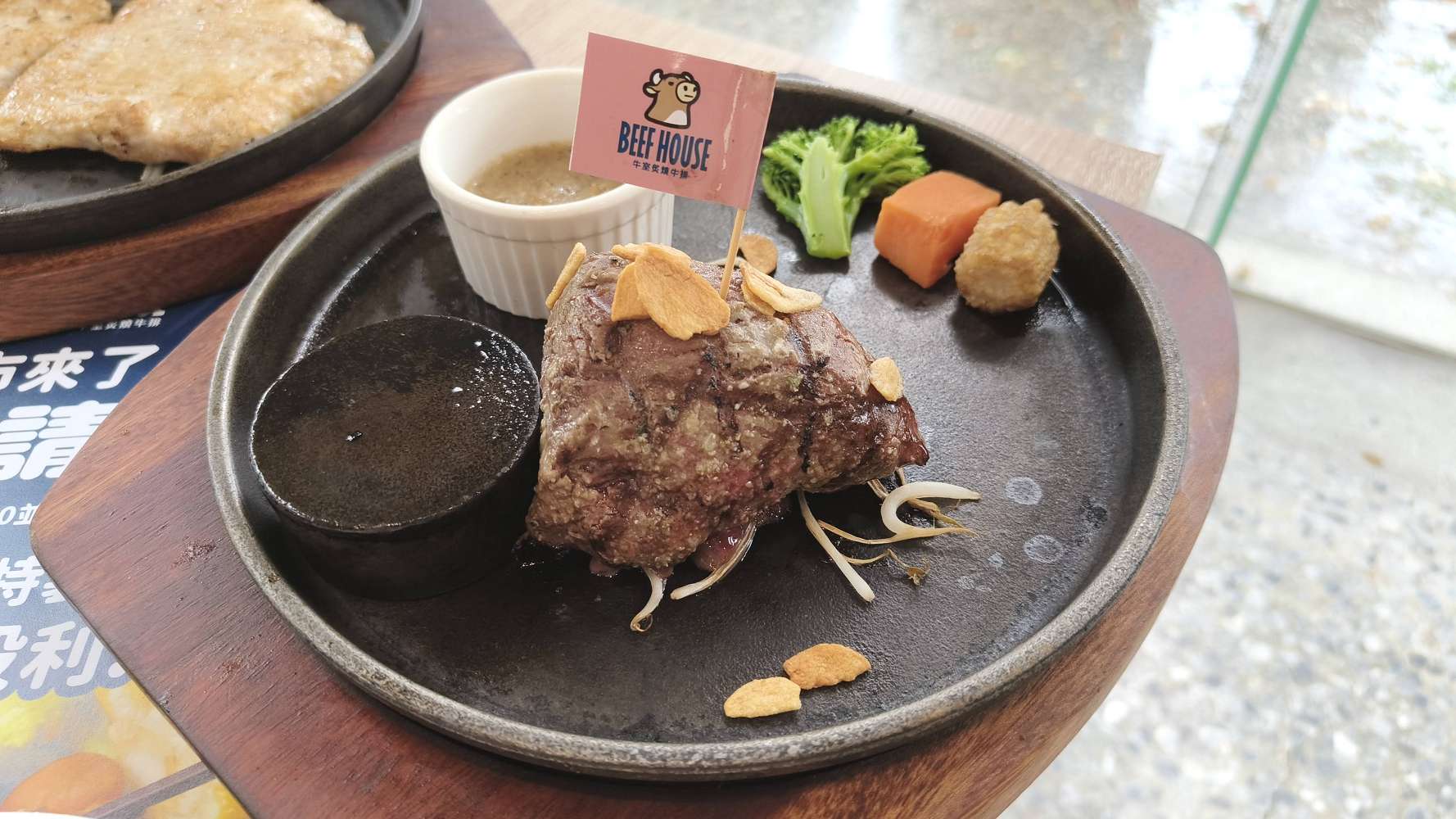 台南吃到飽︱牛室炙燒牛排 BEEFHOUSE 台南海安店:精饌排餐+超狂百匯 Buffet 吃到飽! 台南吃到飽︱牛室炙燒牛排 BEEFHOUSE 台南海安店:精饌排餐+超狂百匯 Buffet 吃到飽!
