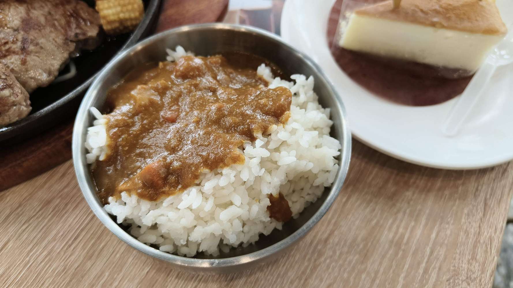 台南吃到飽︱牛室炙燒牛排 BEEFHOUSE 台南海安店：精饌排餐＋超狂百匯 Buffet 吃到飽！