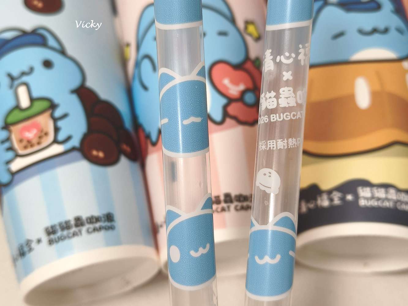 2026清心福全×貓貓蟲咖波︱台灣製造100%純棉聯名T-Shirt與行李箱貼紙預購攻略！價格、尺寸與顏色選購懶人包