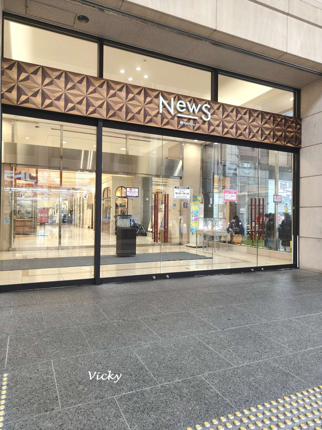 專門聚集運動休閒與潮流品牌的熊本鶴屋百貨 New-S館入口。