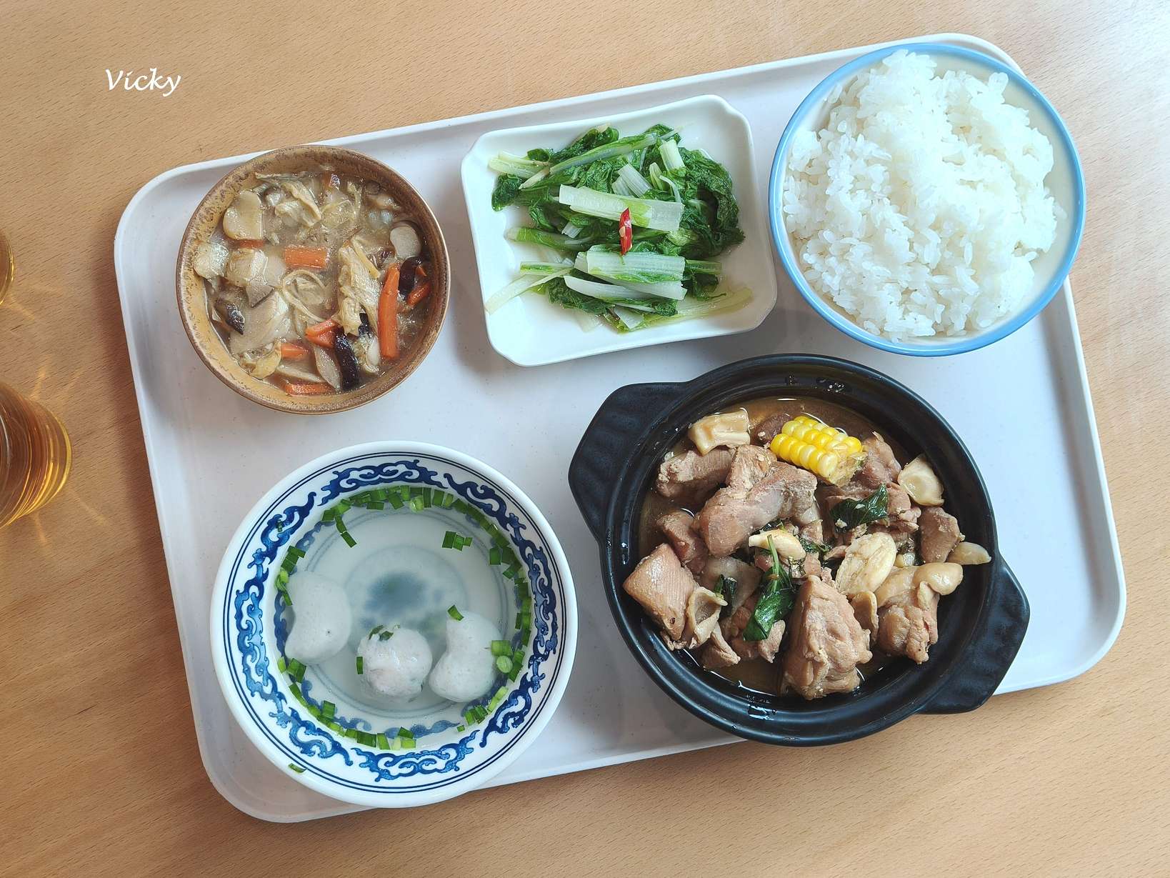 台南米穗糧行塔香三杯雞個人套餐,搭配有機小農配菜與安心好米